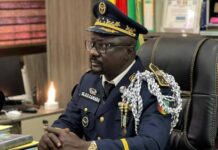 DECRET : Le DG de la Police nationale distingué au plus haut niveau de l’État rejoint l’élite décorée du Colatier