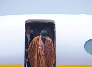 𝗖𝗼𝗻𝗮𝗸𝗿𝘆 : 𝗮𝗰𝗰𝘂𝗲𝗶𝗹 𝘁𝗿𝗶𝗼𝗺𝗽𝗵𝗮𝗹 𝗱𝘂 𝗣𝗿𝗲𝘀𝗶𝗱𝗲𝗻𝘁 𝗱𝗲 𝗹𝗮 𝗥𝗲𝗽𝘂𝗯𝗹𝗶𝗾𝘂𝗲, 𝗠𝗮𝗺𝗮𝗱𝗶 𝗗𝗢𝗨𝗠𝗕𝗢𝗨𝗬𝗔, 𝗱𝗲 𝗿𝗲𝘁𝗼𝘂𝗿 𝗮𝘂 𝗽𝗮𝘆𝘀