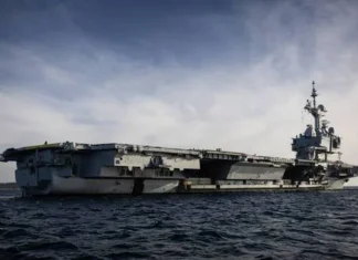 Guerre au Moyen-Orient : le porte-avions français « Charles-de-Gaulle » est arrivé en Méditerranée