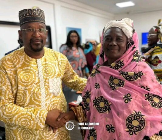 Port Autonome de Conakry : Le Directeur général Aly Koïta engagé pour améliorer le quotidien des mareyeuses