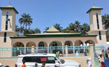 Législatives à Boffa : Mohamed Kalil Bangoura candidat de la GMD ouvre sa campagne par l’inauguration d’une mosquée à kakala ( Mankountan)