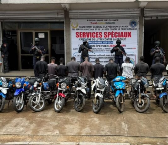 Guinée : Les services spéciaux démantèlent un présumé réseau de vol et de revente de motos 11 suspects interpellés.