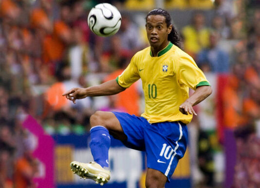 FOOTBALL : Ronaldinho revient sur les terrains avec Ravenna en Italie après dix ans d’absence