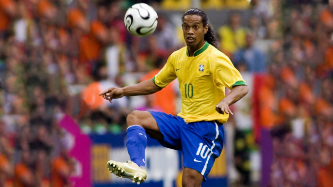 Ronaldinho-revient-sur-les-terrains-avec-Rafina-en-Italie-apres-dix-ans-dabsence