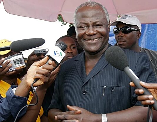 Sierra Leone : l’ancien président Ernest Bai Koroma est rentré d’exil