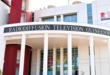 Guinée : Mamadi Doumbouya honore cinq femmes journalistes de la RTG pour leurs services rendus à la nation